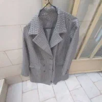 سلام. یک‌‌عدد.کت‌زنانه‌به‌‌فروش‌میرسد