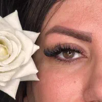 اکستنشن مژه حرفه ای