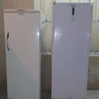 یک عدد یخچال ، یک فریزر ، یک یخچال قدیمی