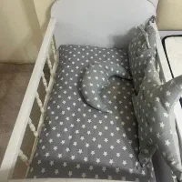 تخت کنار مادر