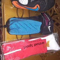 فروش یک عدد ضربه گیر و جوراب فوتبالی و کفش چمن