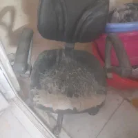 صندلی صحیح وسالم وبدون شکستگی