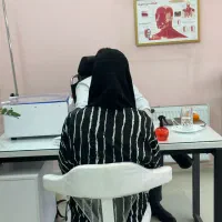 اپراتور لیزر خانم
