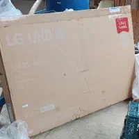 تعدادی کارتن بزرگ