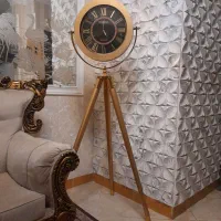 ساعت ایستاده سه پایه کرم طلایی