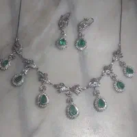 گردنبد و گوشواره زمرد