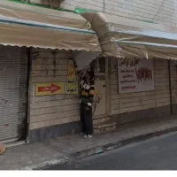 یک سایبان جلوی مغازه بفروش میرسد