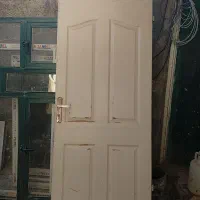 دوتا در چوبی و یه عدد پنجره المینیوم
