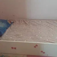 تخت وکمد کودک مارک اپادانا