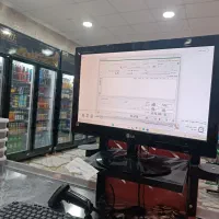 فروشنده خانم هایپرمارکت