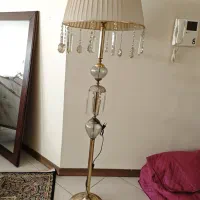آباژور ایستاده