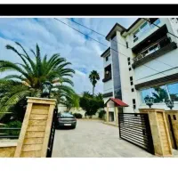 اپارتمان ساحلی  و کلبه نزدیک دریا