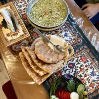 ویتر و سالندار کار در کافه رستوران تک شیفت|استخدام خدمات فروشگاه و رستوران|بندر انزلی, گلسرخ|دیوار