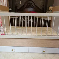 تختخواب کودک به همراه کمد کنار تختی