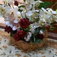 دو عدد گل مصنوعی