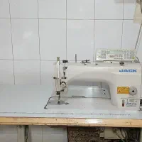 یک دستگاه چرخ صنعتی جک