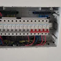 نیازمند نیروی ساده جهت برقکاری