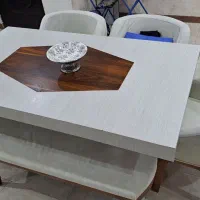 مبل هفت نفره. ناهار خوری ۶ نفره .تخت وتشک و پاتختی