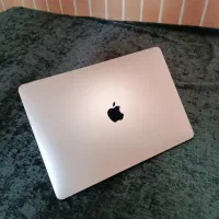 MacBook ari 2020 رم ۸گیگ حافظه ۵۱۲ ssd نسبتاعجله