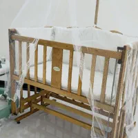 روروک و تخت نوزادی|اسباب و اثاث بچه|اصفهان, جلالیه|دیوار