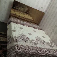 تخت دونفره با تشک رویال اصل و همراه با رو تختی..