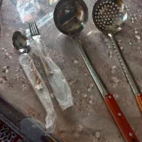 کفیگر و ملاقه و یک دست قاشق چنگال استیل طرح چوب|ظروف پختوپز|تهران, نیروی هوایی (پیروزی)|دیوار