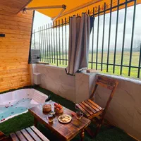 کلبه سوئیسی جکوزی دارِ گیله سو(با صبحانه رایگان)|اجارهٔ کوتاه‌مدت ویلا و باغ|کوچصفهان, |دیوار