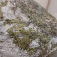 راف بی‌نظیر اپیدوت سبز و کوارتز