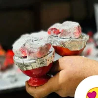 قلیان زن و سالن دار سفره خانه.کافه