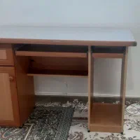 (میز کامپیوتر تمیز)