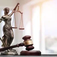وکیل پایه یک دادگستری