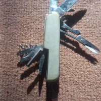 تعدادی چاقو کمری جیبی و پوست کنی