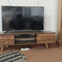 اینه وشمعدان و ساعت ومیز تلوزیون