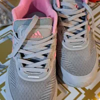 یک جفت کتانی سایز ۳۷