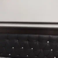 یک تخت خواب ،دوتا پاتختی،یک میز آرایش|تخت و سرویس خواب|سیلوانه, |دیوار