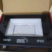 کارشناس فروش صنایع روشنایی چراغ LED
