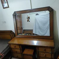 میز آرایش چوبی بسیار تمیز و سالم|مبلمان خانگی و میز عسلی|اصفهان, باغ فدک|دیوار