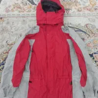 کفش کوه نوردی و یه سری وسایل دیگه.