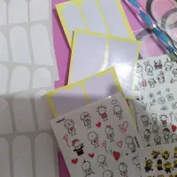 برچسب ناخن، شال دست‌بافت و قاب گوشی نو