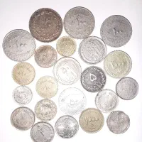 تعدادی سکه و ساعت سیکو۵