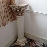 ویترین قدی چوبی و تابلو