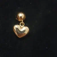 یک عدد گوشواره بچه گانه گم کرده ام
