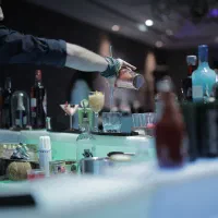 باتندر و سرو نوشیدنی (ایونت و مراسم ها خصوصی)