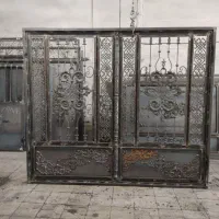 نیروی کمکی ساده جوان وزرنگ مشتاق یادگیری