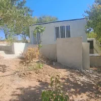 باغ با اتاقک و سکو و فنس
