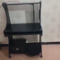 میز تحریر وکامپیوتر