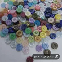 تعدادی دکمه پیراهن مردانه و زنانه