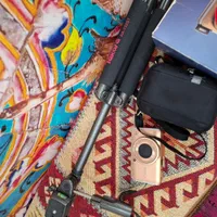 دوربین سالم نوی نو با کیفش کارتنش و پایه اش|دوربین عکاسی و فیلم‌برداری|پرند, فاز ۴|دیوار