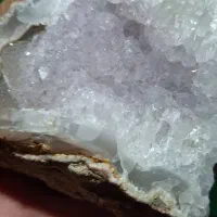 کانی کوارتز و کمی آمیتیست
