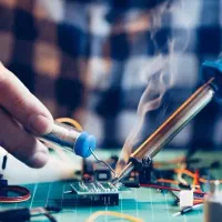 استخدام مهندس الکترونیک ،تعمیرکار بردهای الکترونیک